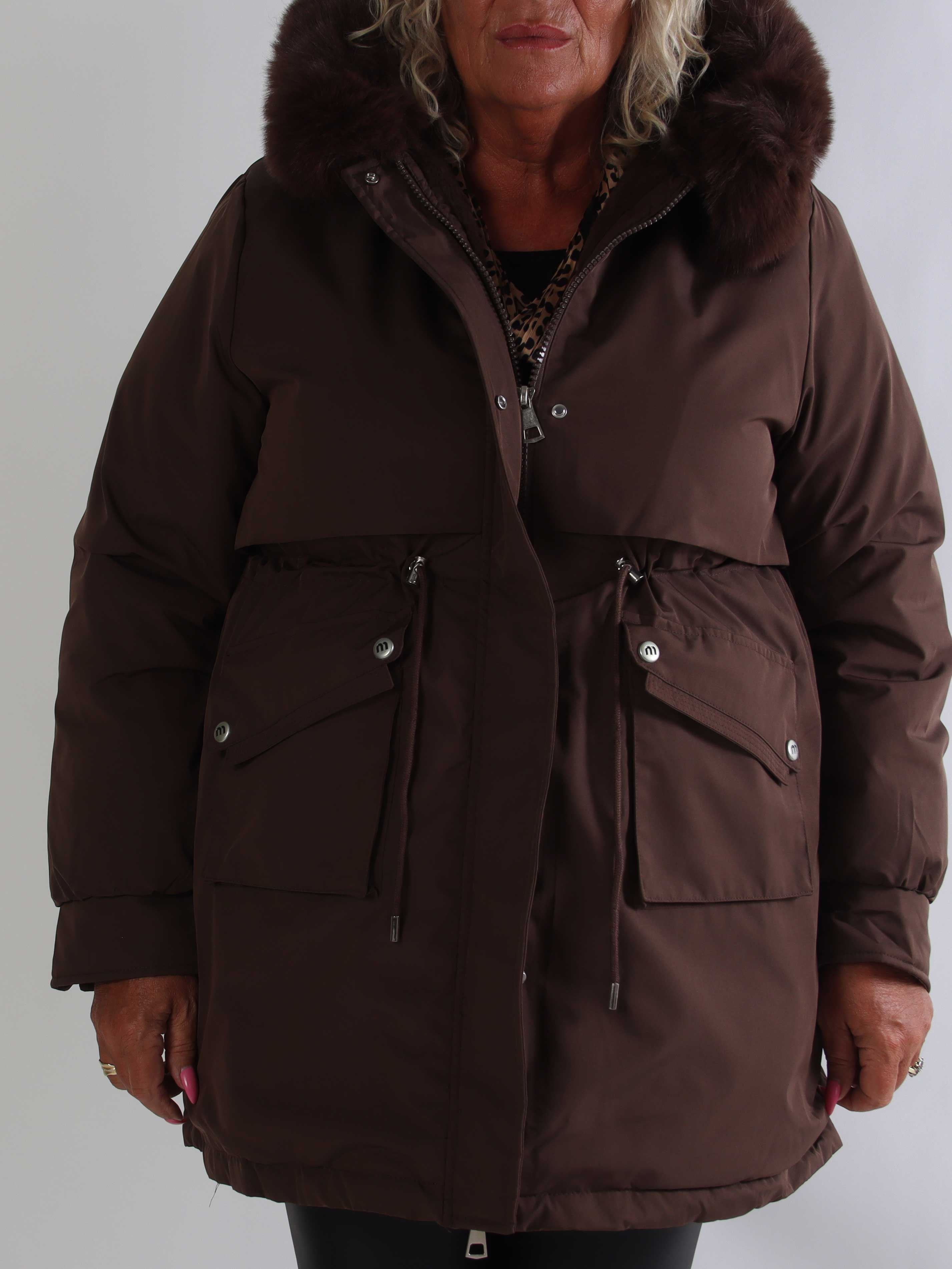 Maple - Varm dynejakke med faux fur hætte